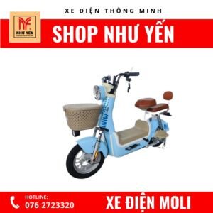 Hình ảnh một chiếc xe điện kiểu dáng hiện đại đang di chuyển trên đường phố Đà Nẵng