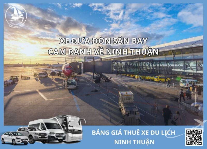 Hình ảnh một chiếc xe du lịch đời mới đang đỗ trên cung đường ven biển đẹp tại Ninh Thuận