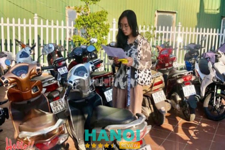 Hình ảnh một chiếc xe ga mới đang đậu sẵn sàng cho thuê