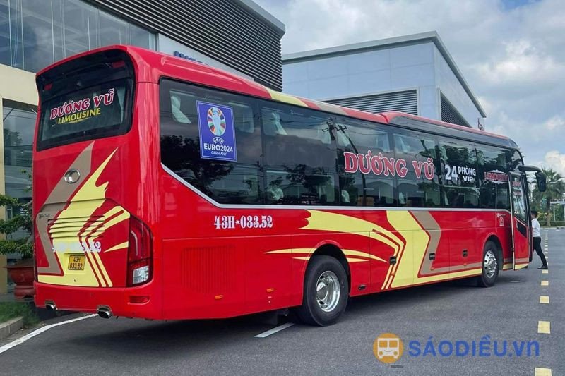 Hình ảnh một chiếc xe giường nằm tiêu chuẩn với nhiều giường xếp tầng