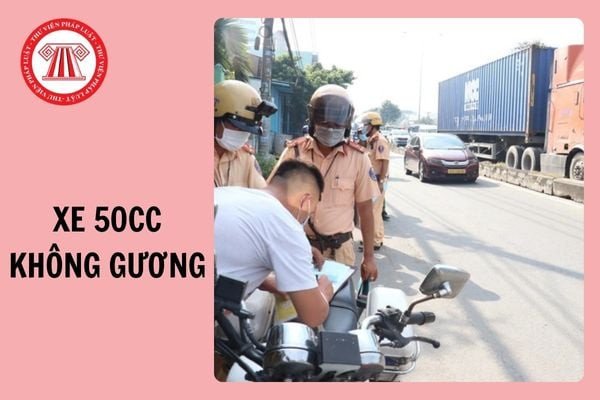 Hình ảnh một chiếc xe máy 50cc được trang bị đầy đủ gương chiếu hậu