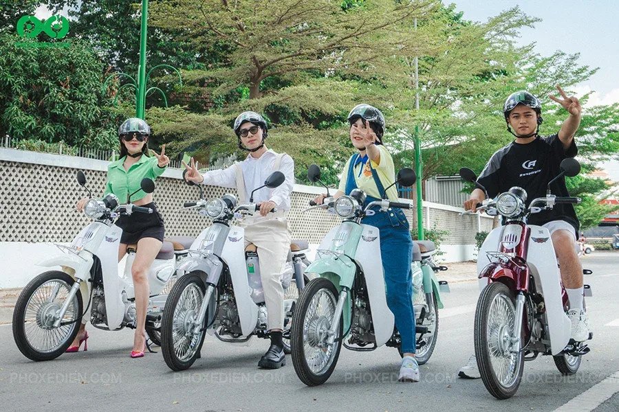 Hình ảnh một chiếc xe máy 50cc kiểu dáng thể thao dành cho học sinh