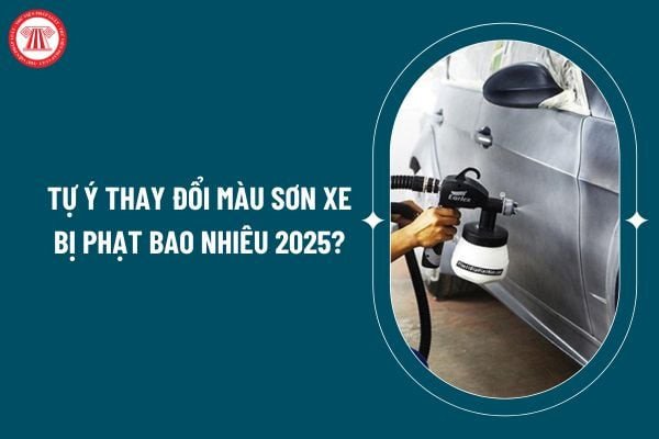 Hình ảnh một chiếc xe máy đang được sơn lại màu mới