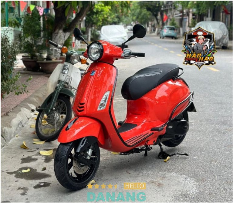 Hình ảnh một chiếc xe máy được sơn mâm xe và dán tem cá tính