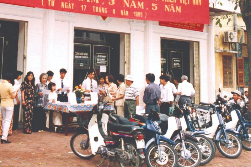 Hình ảnh một dòng xe máy Trung Quốc đời đầu với thiết kế đơn giản, phù hợp với thị trường Việt Nam những năm 1990.