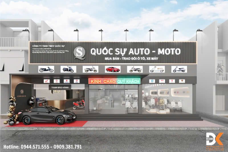 Hình ảnh một góc trưng bày phụ kiện và trang thiết bị liên quan đến xe máy bên cạnh các mẫu xe