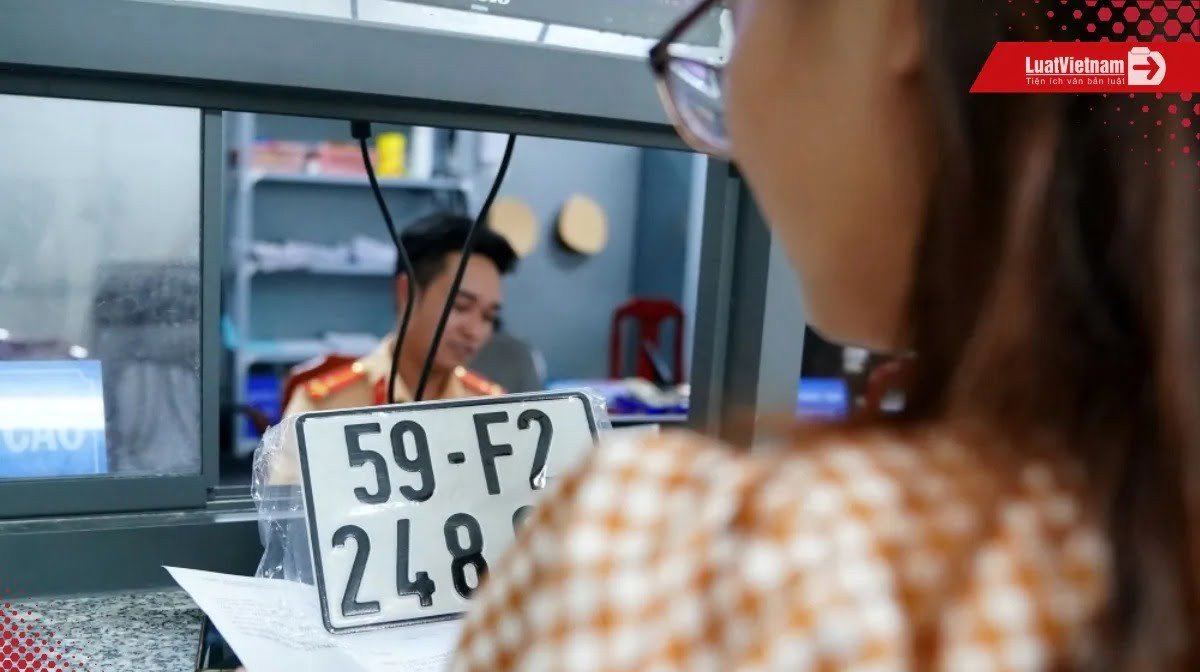 Hình ảnh một khu vực đăng ký xe máy với các thủ tục hành chính liên quan