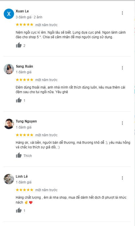 Hình ảnh một kỹ thuật viên đang cẩn thận thực hiện việc bọc lại lớp da mới cho yên xe máy