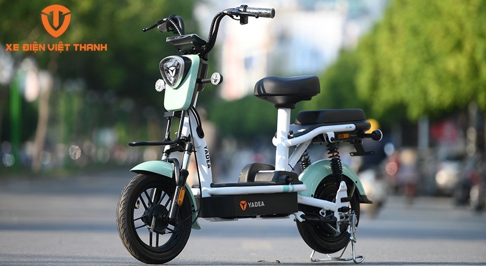 Hình ảnh một mẫu xe đạp điện Yadea i5S với thiết kế tối giản và hiện đại, chiều cao yên thấp