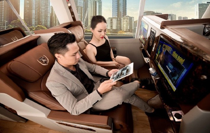 Hình ảnh ngoại thất xe limousine hiện đại của Thịnh Phát