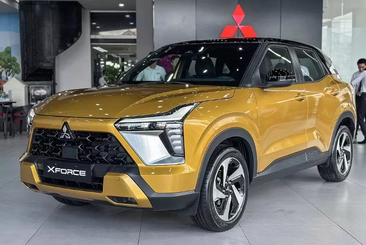 Hình ảnh ngoại thất xe Mitsubishi Xforce phiên bản cao cấp với thiết kế gầm cao nổi bật
