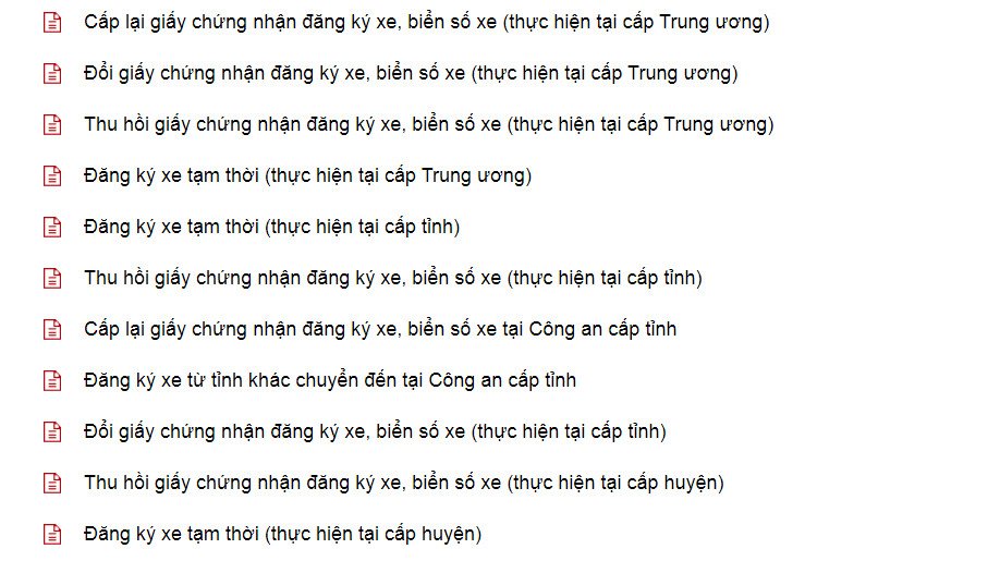 Hình ảnh người dân nộp hồ sơ xin cấp lại giấy tờ xe tại cơ quan công an