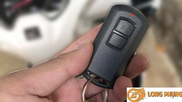 Hình ảnh người dùng gặp khó khăn khi sử dụng remote smartkey