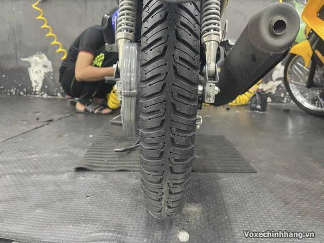 Hình ảnh người dùng thay lốp Michelin City Extra cho xe Future bánh căm