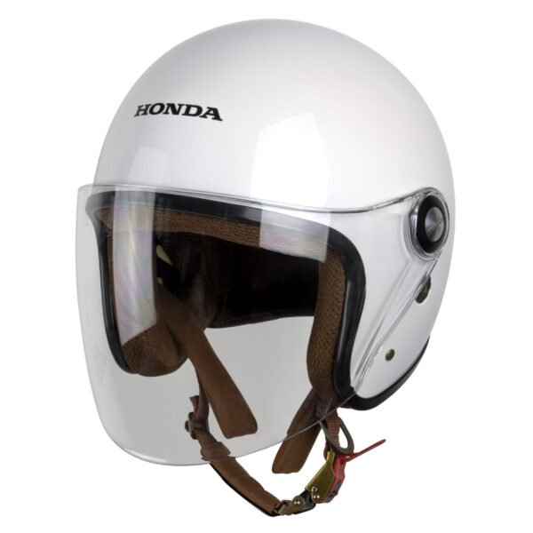 Hình ảnh người lái xe máy đội mũ bảo hiểm 3/4 Honda chính hãng đang di chuyển an toàn trên đường