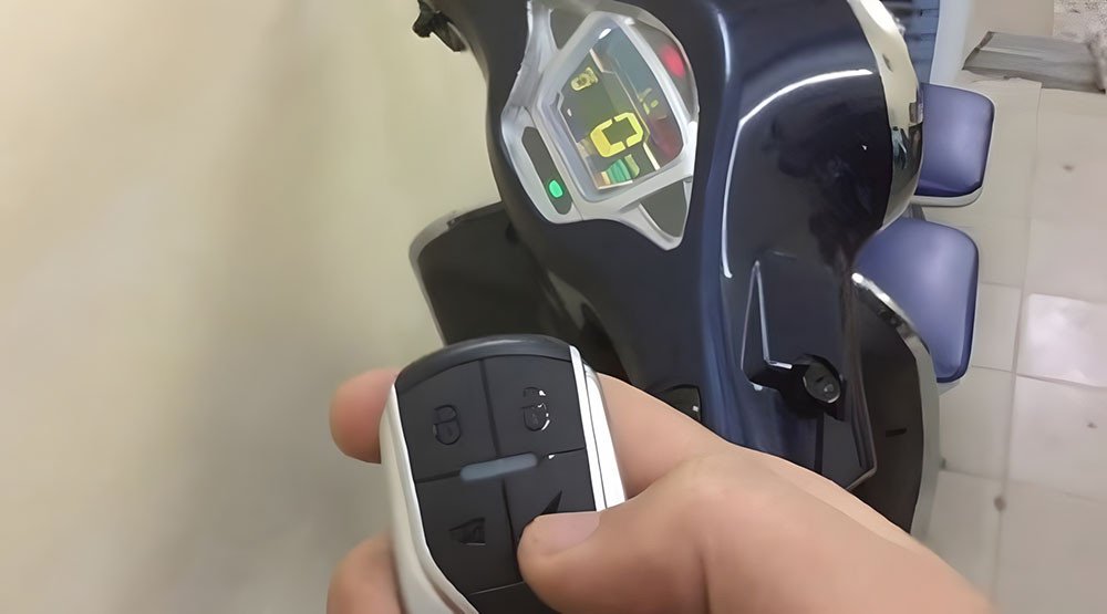 Hình ảnh nhấn mạnh các lưu ý an toàn khi tháo thiết bị bảo vệ