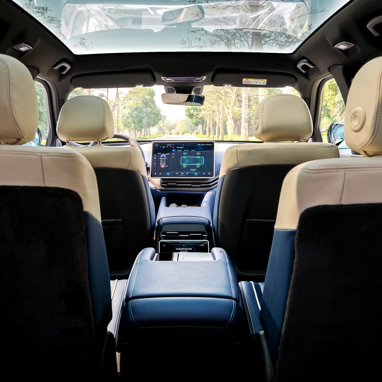 Hình ảnh nội thất rộng rãi, sang trọng của VinFast VF9