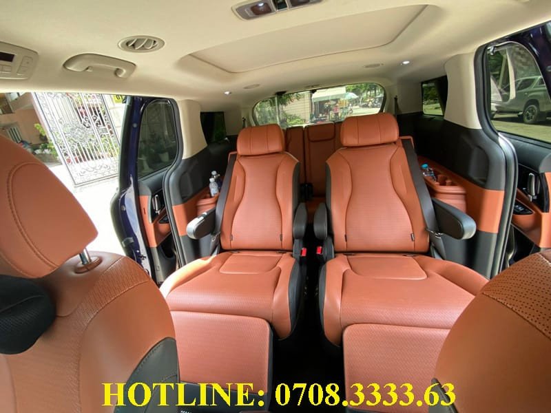 Hình ảnh nội thất rộng rãi và tiện nghi của một chiếc Kia Carnival