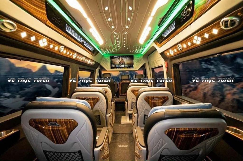 Hình ảnh nội thất sang trọng và tiện nghi của một chiếc xe khách giường nằm cao cấp
