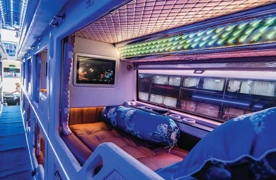 Hình ảnh nội thất xe giường nằm với đầy đủ tiện nghi giải trí