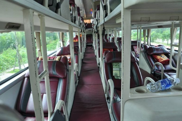 Hình ảnh nội thất xe khách giường nằm chất lượng cao trên tuyến đường dài