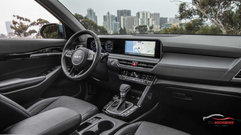 Hình ảnh nội thất xe Kia Seltos với màn hình giải trí lớn
