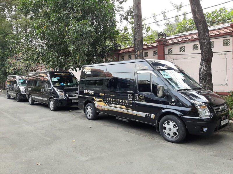 Hình ảnh nội thất xe limousine cao cấp với ghế ngồi tiện nghi