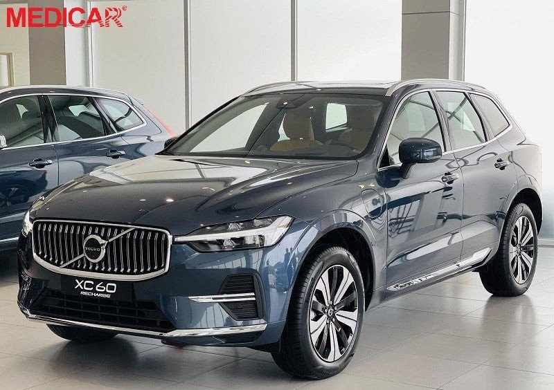 Hình ảnh nội thất xe Volvo XC90 với màn hình trung tâm lớn và ghế da cao cấp