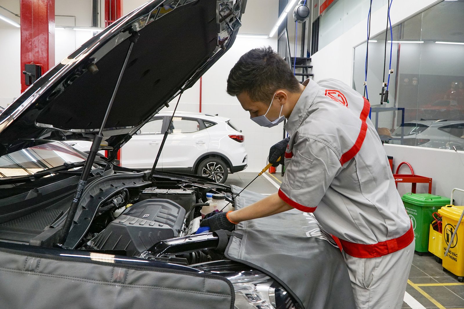 Hình ảnh quy trình bảo dưỡng định kỳ cho xe MG