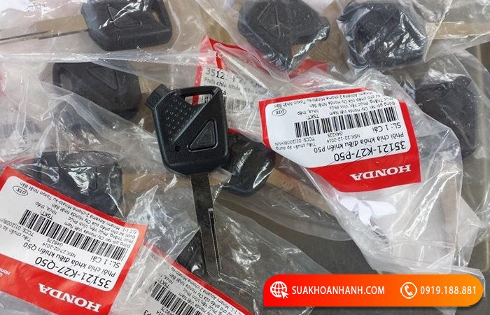 Hình ảnh so sánh các loại chìa khóa xe máy từ cơ đến Smartkey