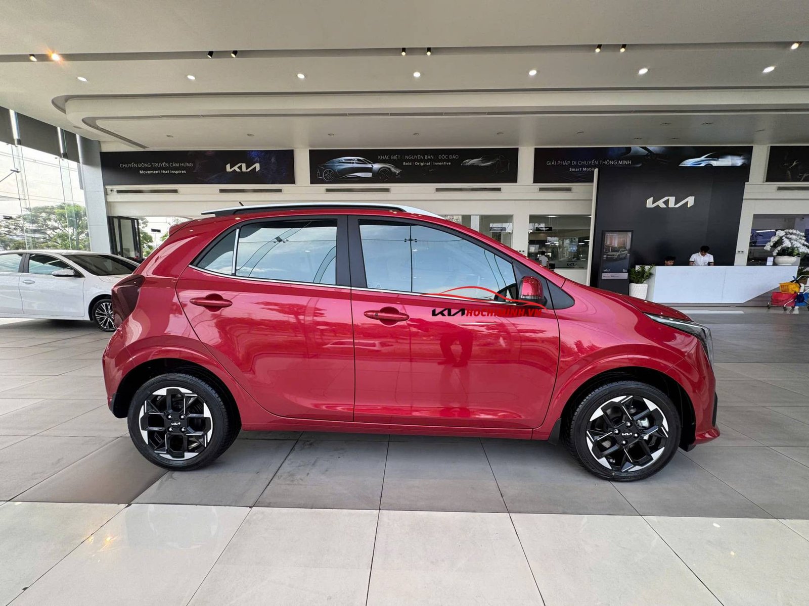 Hình ảnh thân xe Kia Morning thể hiện sự nhỏ gọn