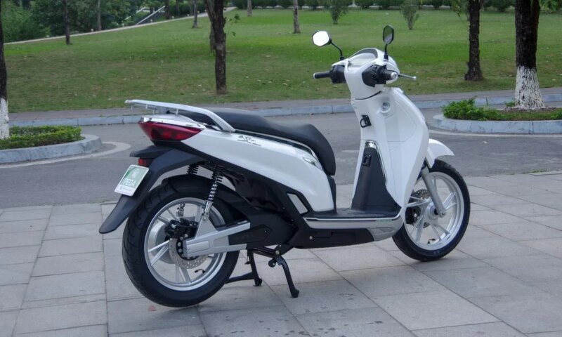 Hình ảnh thân xe Pega eSH cho thấy sự tương đồng với Honda SH
