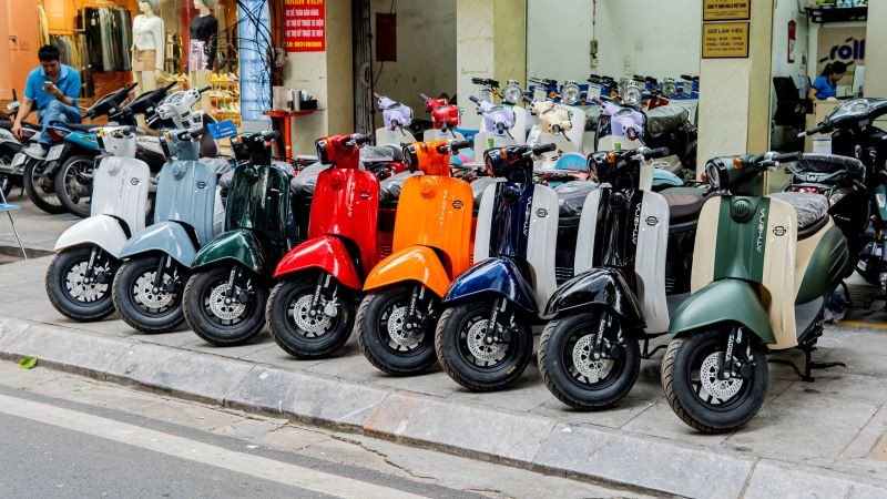 Hình ảnh thể hiện quy định độ tuổi lái xe máy 50cc