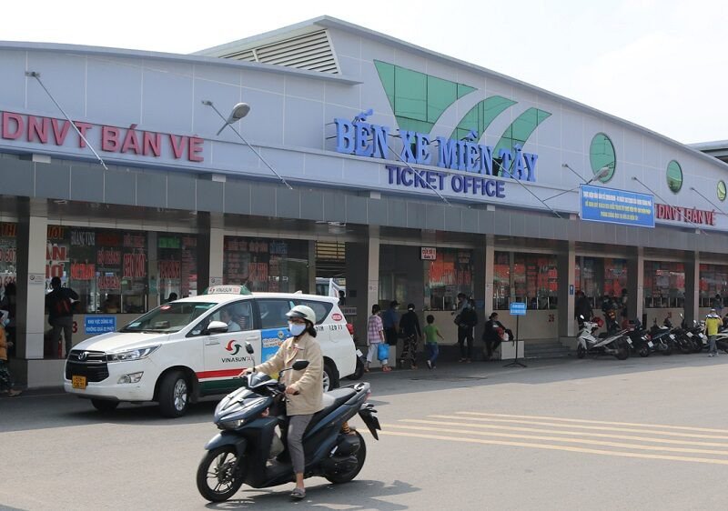 Hình ảnh tổng quan về Bến xe miền Tây sầm uất