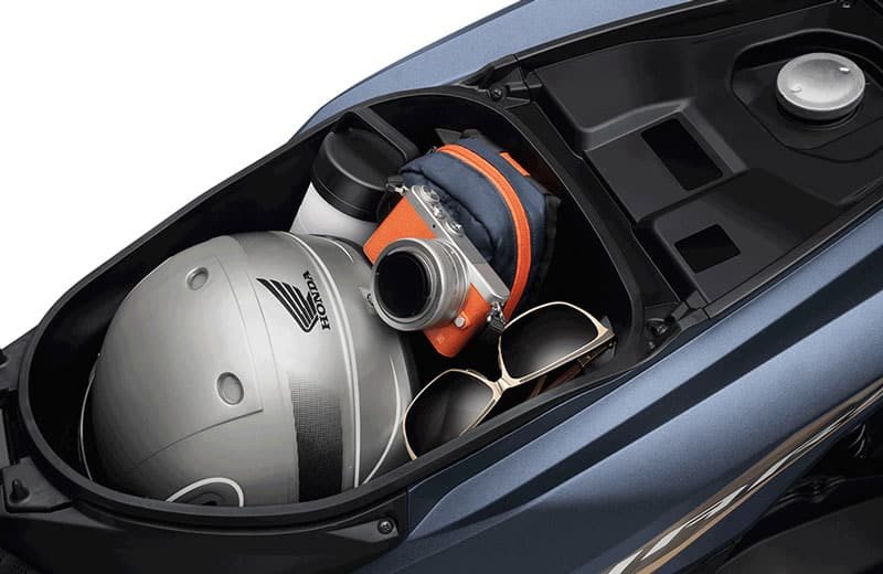 Hình ảnh tổng thể chiếc Honda Vario 125 màu xanh đen thể thao