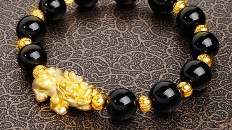 Hình ảnh Tỳ Hưu và các vật phẩm phong thủy hỗ trợ