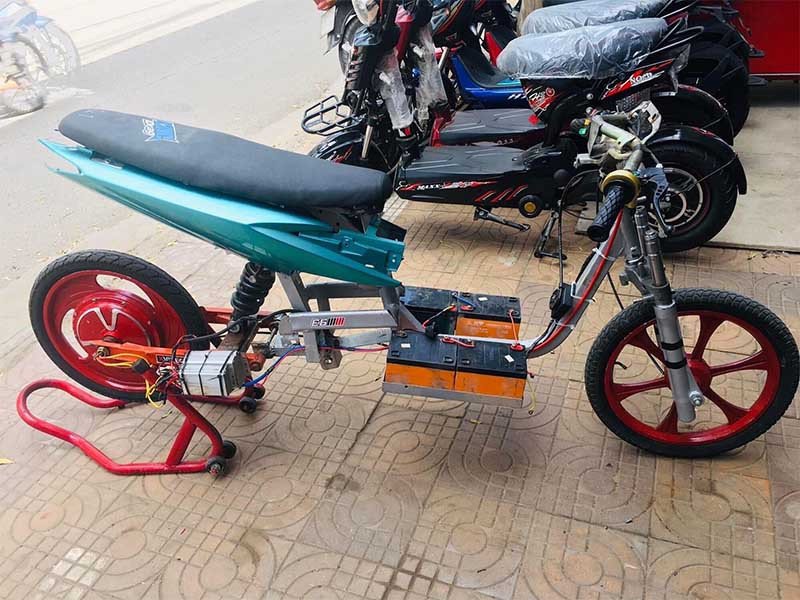 Hình ảnh xe điện Pega độ chế hệ thống ắc quy