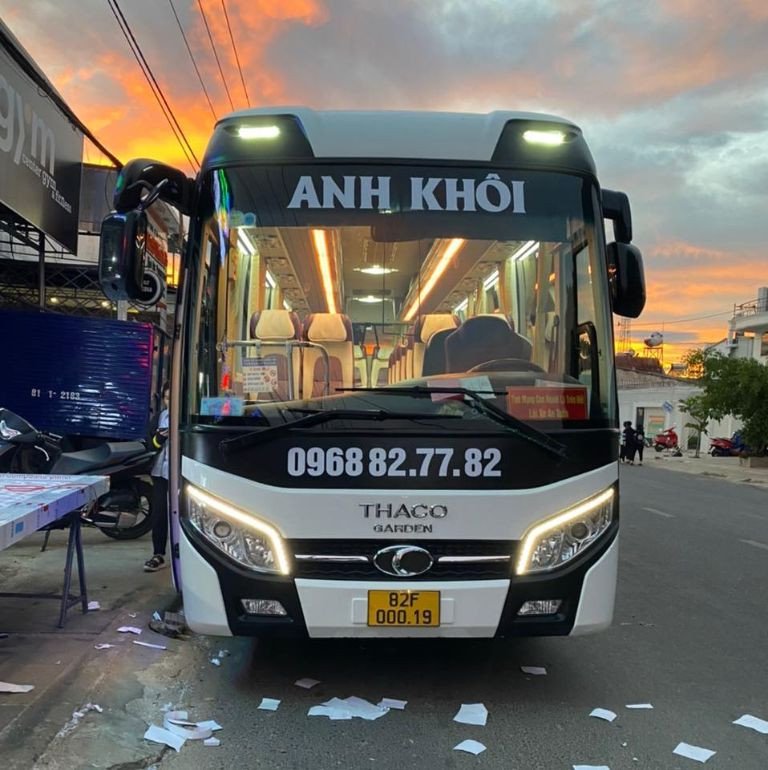 Hình ảnh xe khách Anh Khôi đang chuẩn bị rời bến xe Mỹ Đình