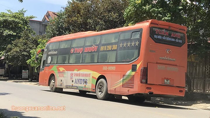 Hình ảnh xe khách của nhà xe Tuấn Anh đang di chuyển trên đường