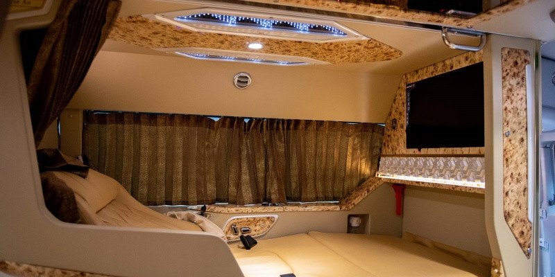 Hình ảnh xe khách giường nằm hiện đại chuẩn bị khởi hành từ Sài Gòn đi Nha Trang