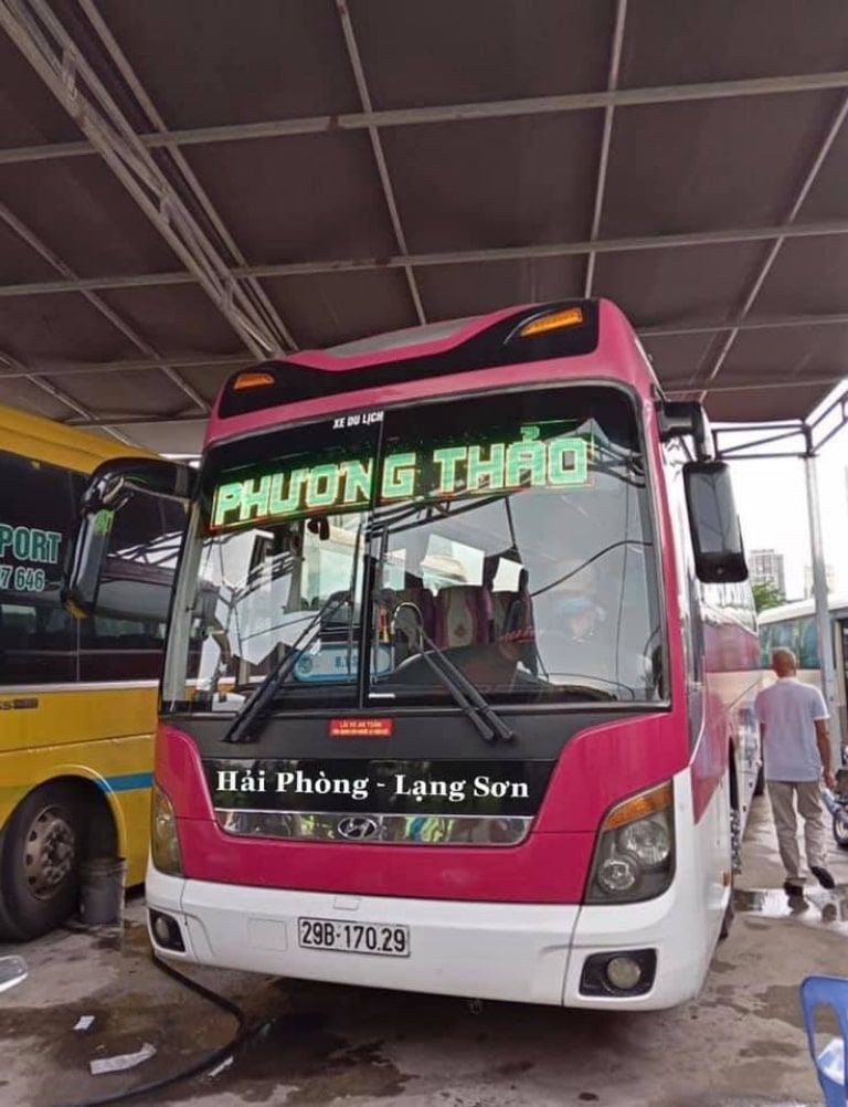 Hình ảnh xe khách Phương Thảo cung cấp dịch vụ vận chuyển hàng hóa kèm hành khách