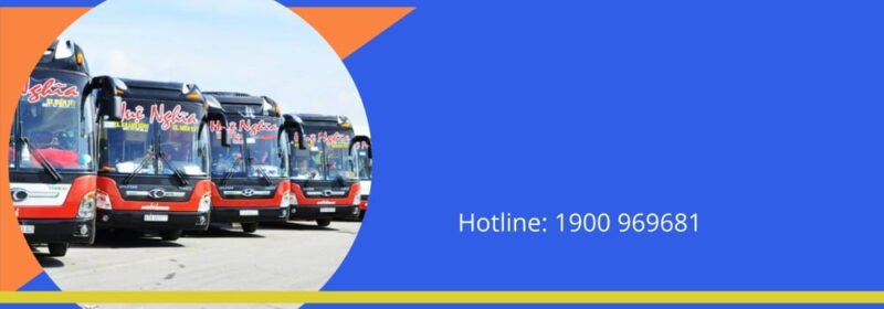 Hình ảnh xe khách Phương Trang đang dừng đỗ tại bến