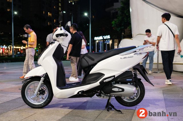 Hình ảnh xe Lead 2026 phiên bản Cao Cấp màu Trắng Đen