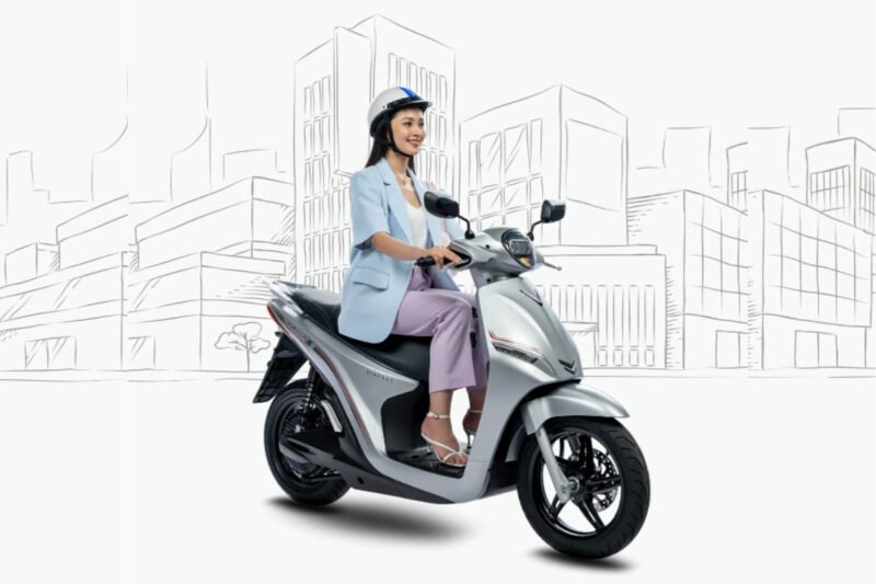 Hình ảnh xe máy điện VinFast Feliz S màu xanh dương tại Hà Nội