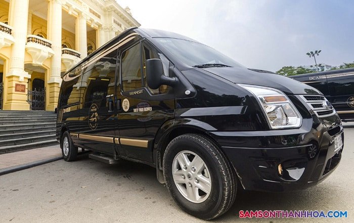 Hình ảnh xe ô tô cá nhân trên đường đi biển