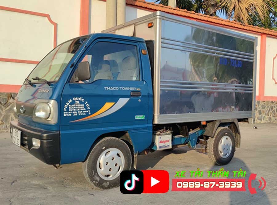 Hình ảnh xe tải Thaco Towner 750kg cũ thùng kín với cửa hông mở ra