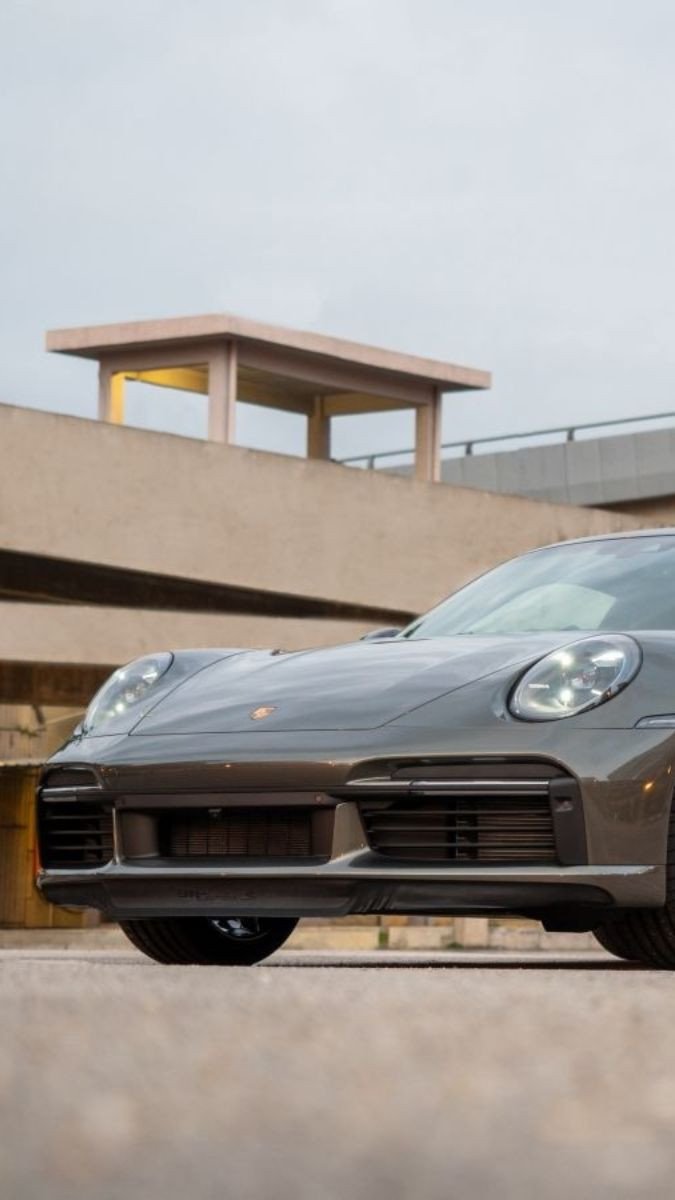 Hình nền xe adventure chinh phục đèo núi thể hiện tinh thần phiêu lưu