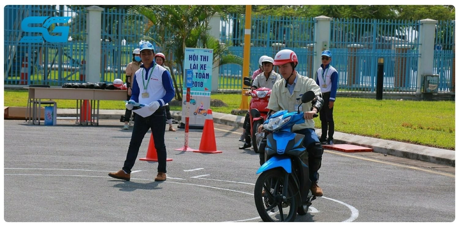 Học viên đang ôn luyện kỹ năng lái xe A1