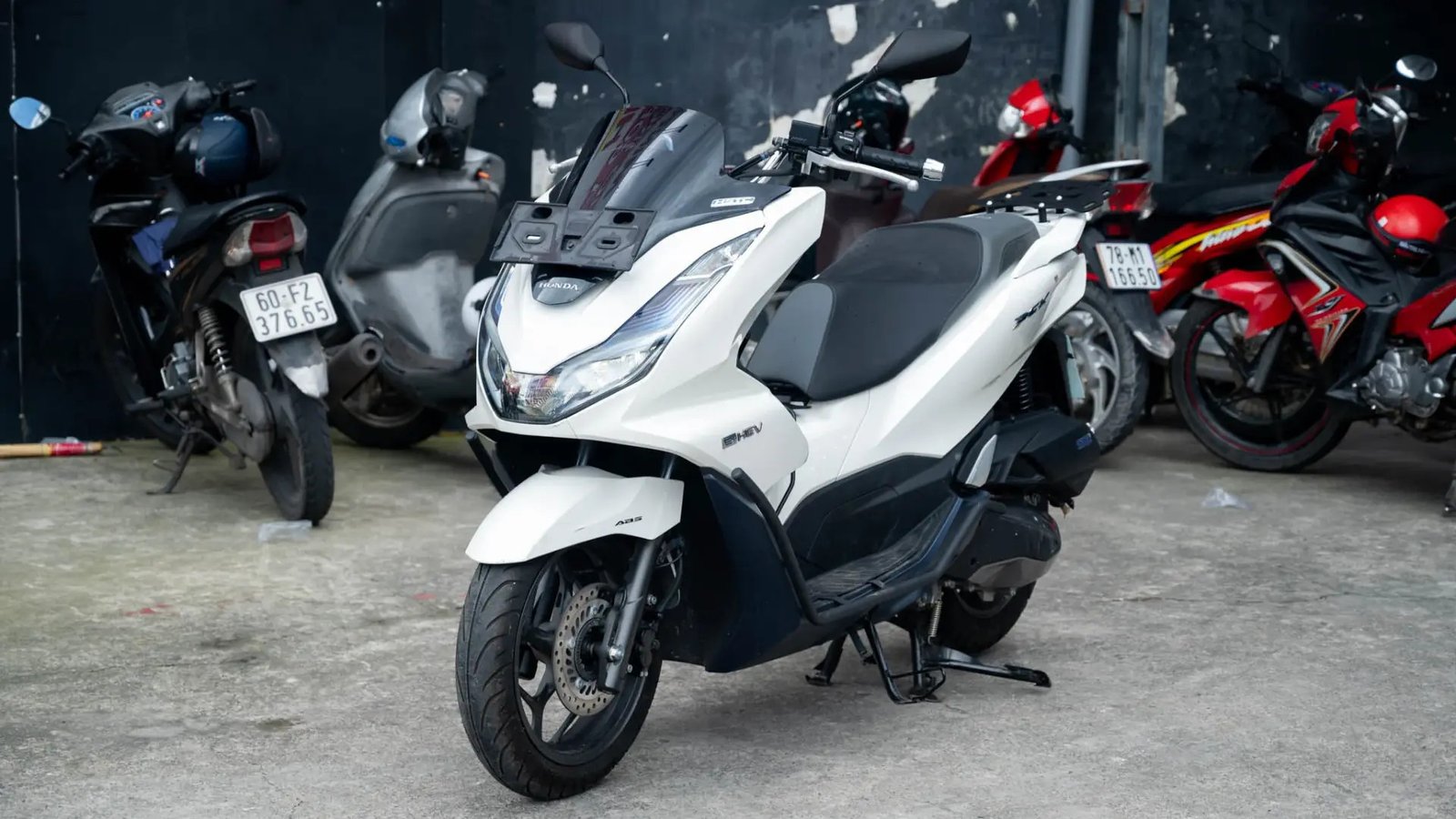Honda PCX 160 nâng cấp sở hữu diện mạo mới ấn tượng, mạnh mẽ
