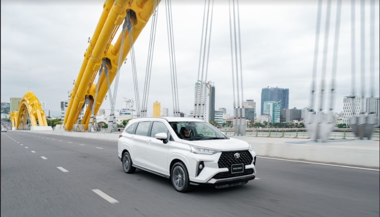 Khả năng vận hành tiết kiệm nhiên liệu của Toyota Cross 7 chỗ